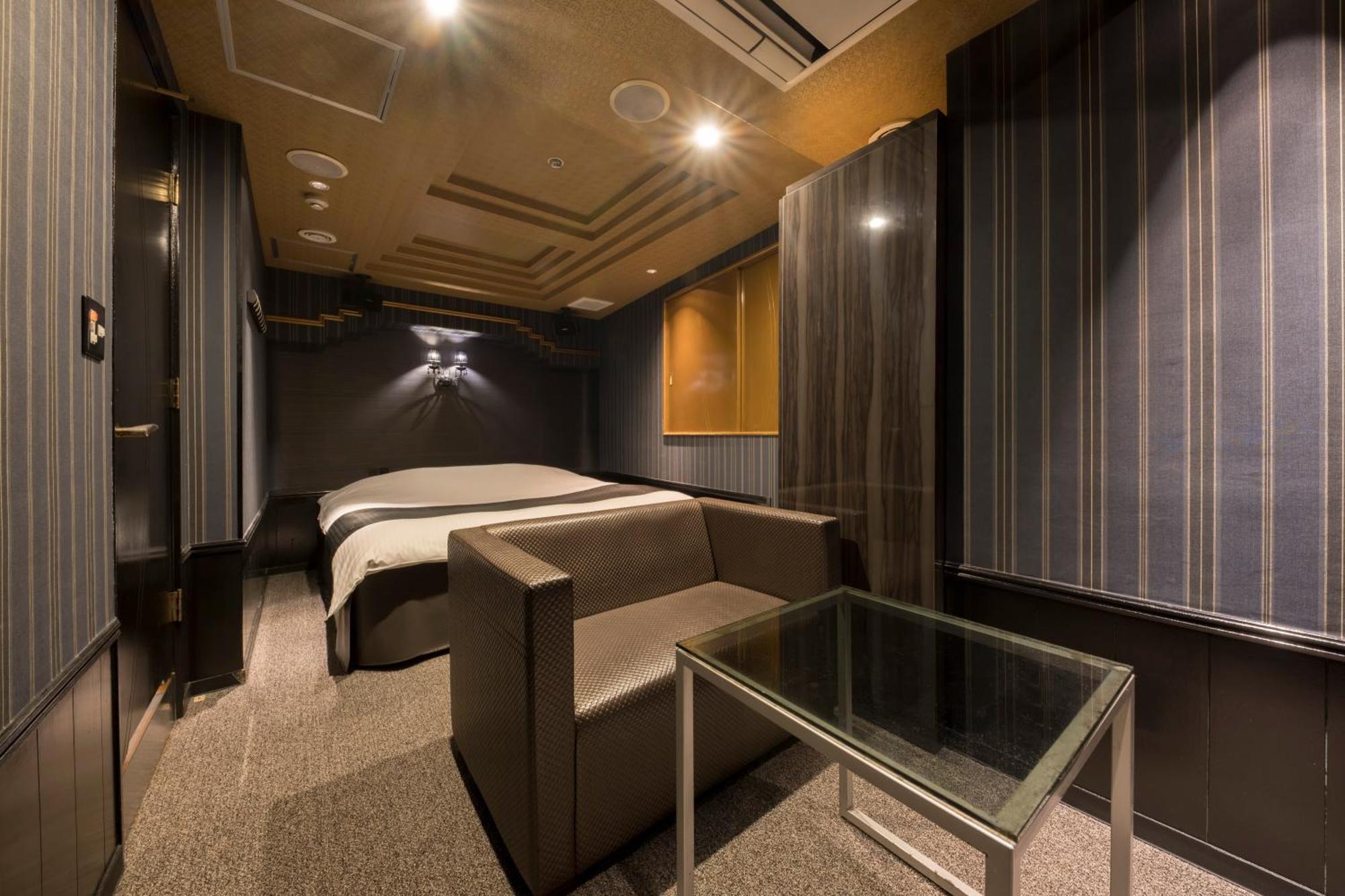 ホテル ジェムジェム 十三 (Adults Only) Osaca Exterior foto